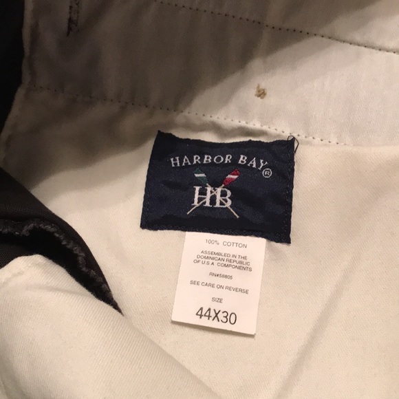 Mens 44/30 Harbor Bay dress pants. Black Barely worn.  Pleated front. - Picture 2 of 3